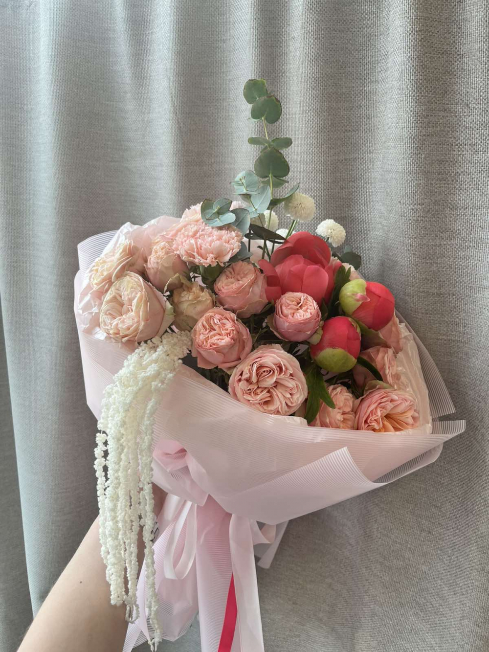 Букет "Пионы Coral Sharm и пионовидная Gentl"