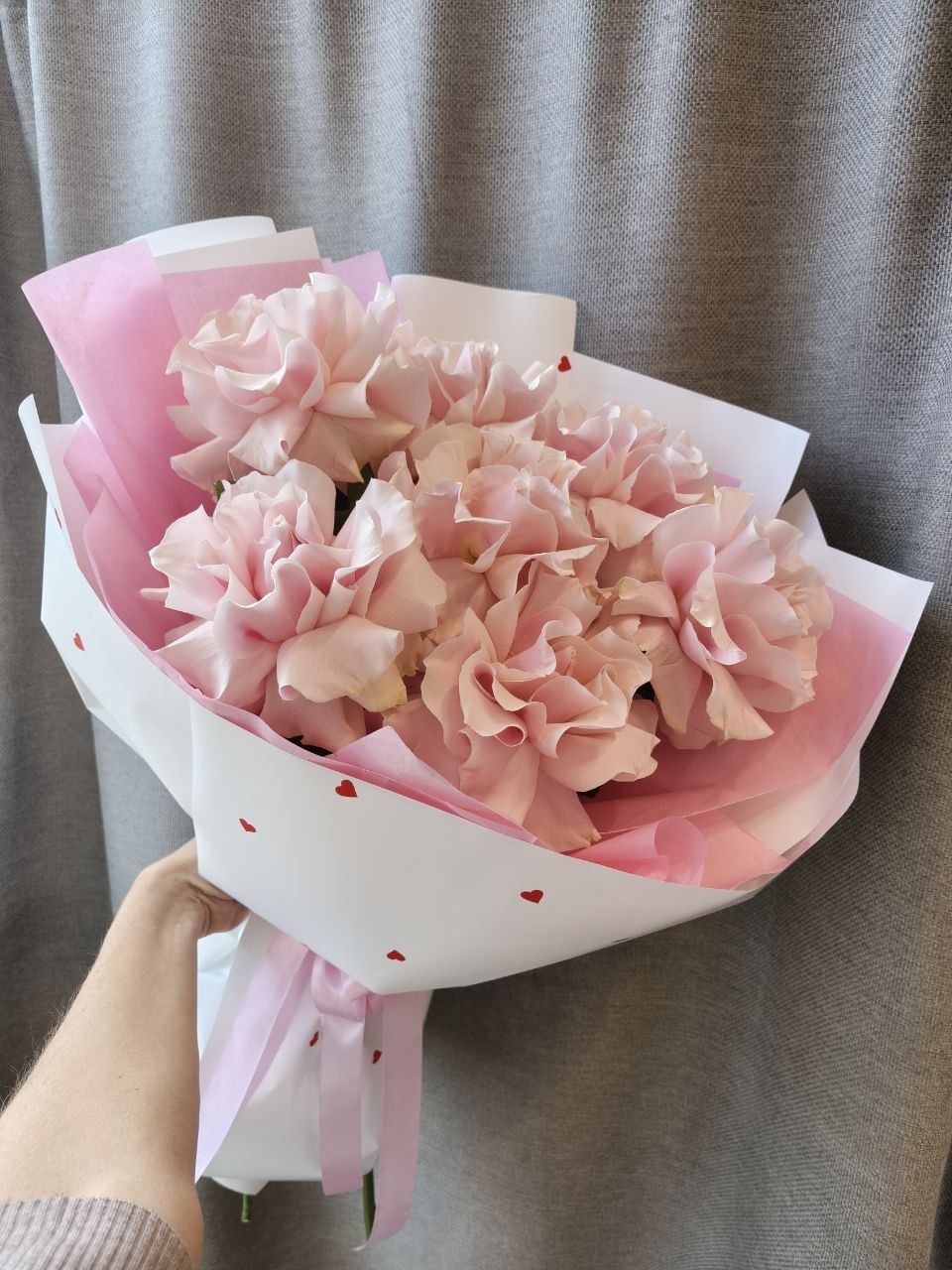 Букет из 7 нежных французских роз Pink mondial