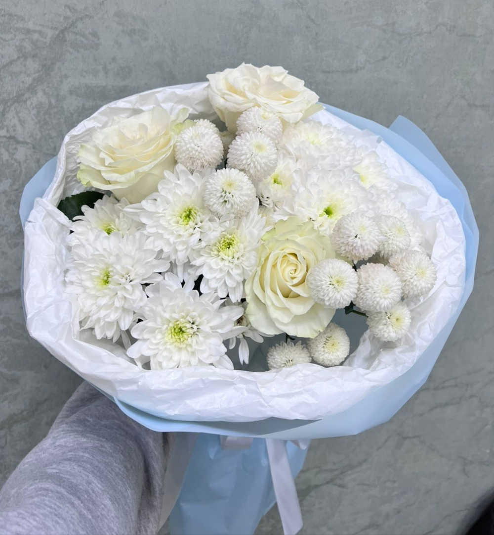 Букет "Белые розы и кокос"