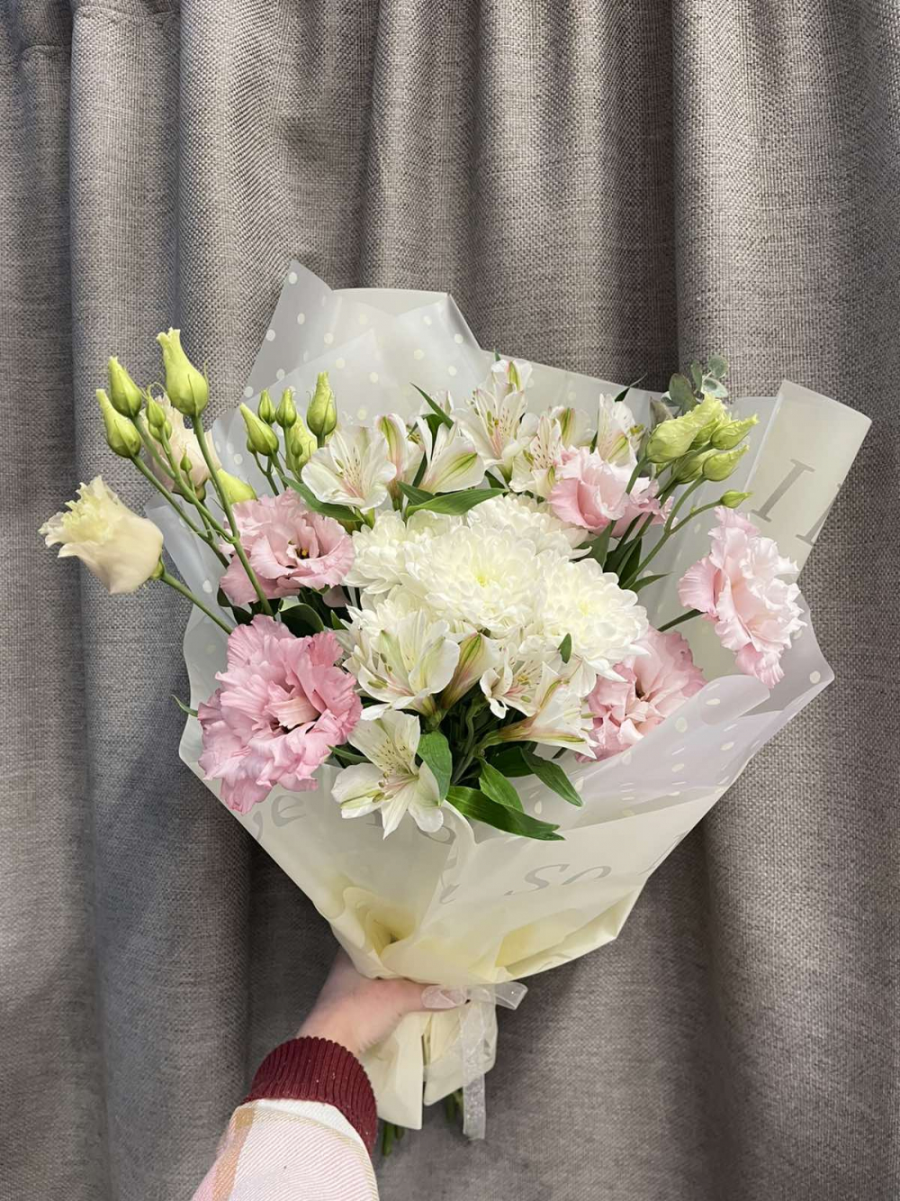 Букет из королевской эустомы и альстромерий 