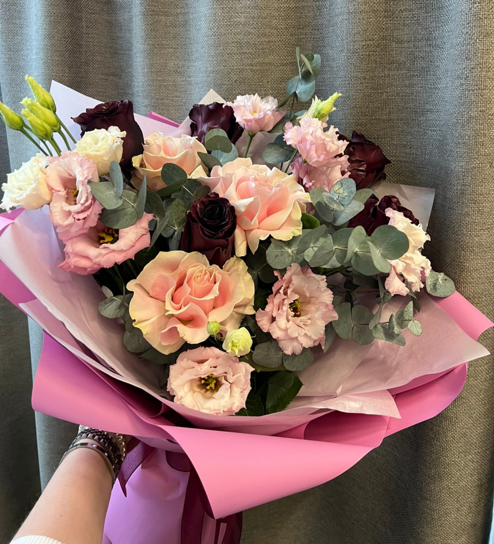 Букет "Burgundi и королевская эустома"