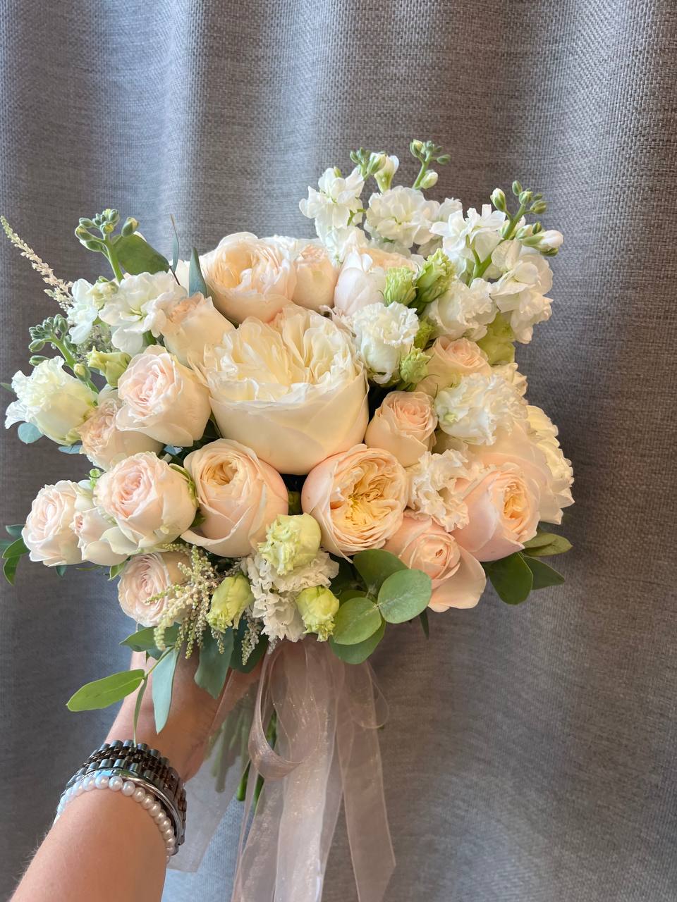 Свадебный букет в постельных тонах