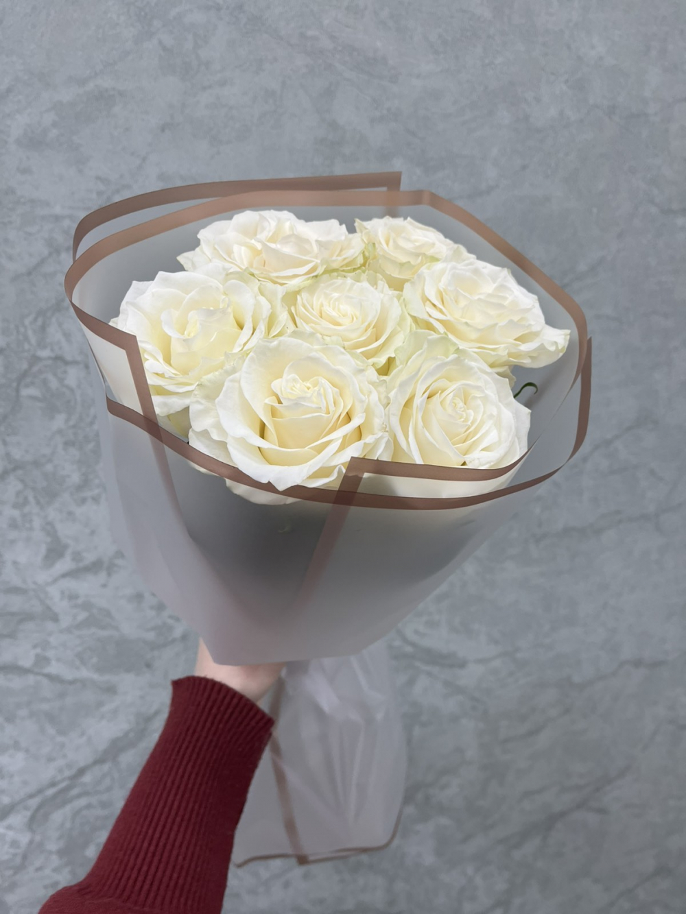 Букет из 7 белых роз