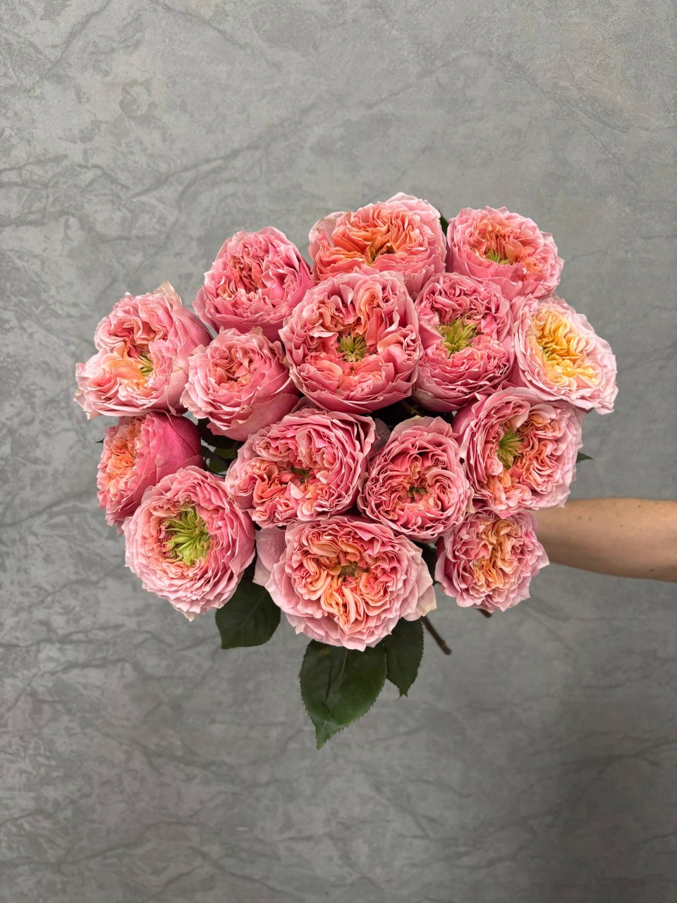 Стильный букет из садовых роз Sweet eye 