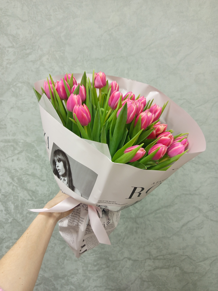 Стильный букет из 25 пионовидных тюльпанов 