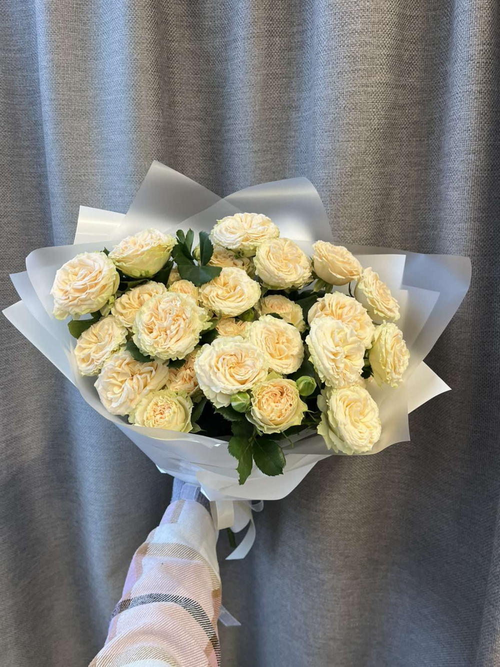 Букет из 7 кустовых роз 